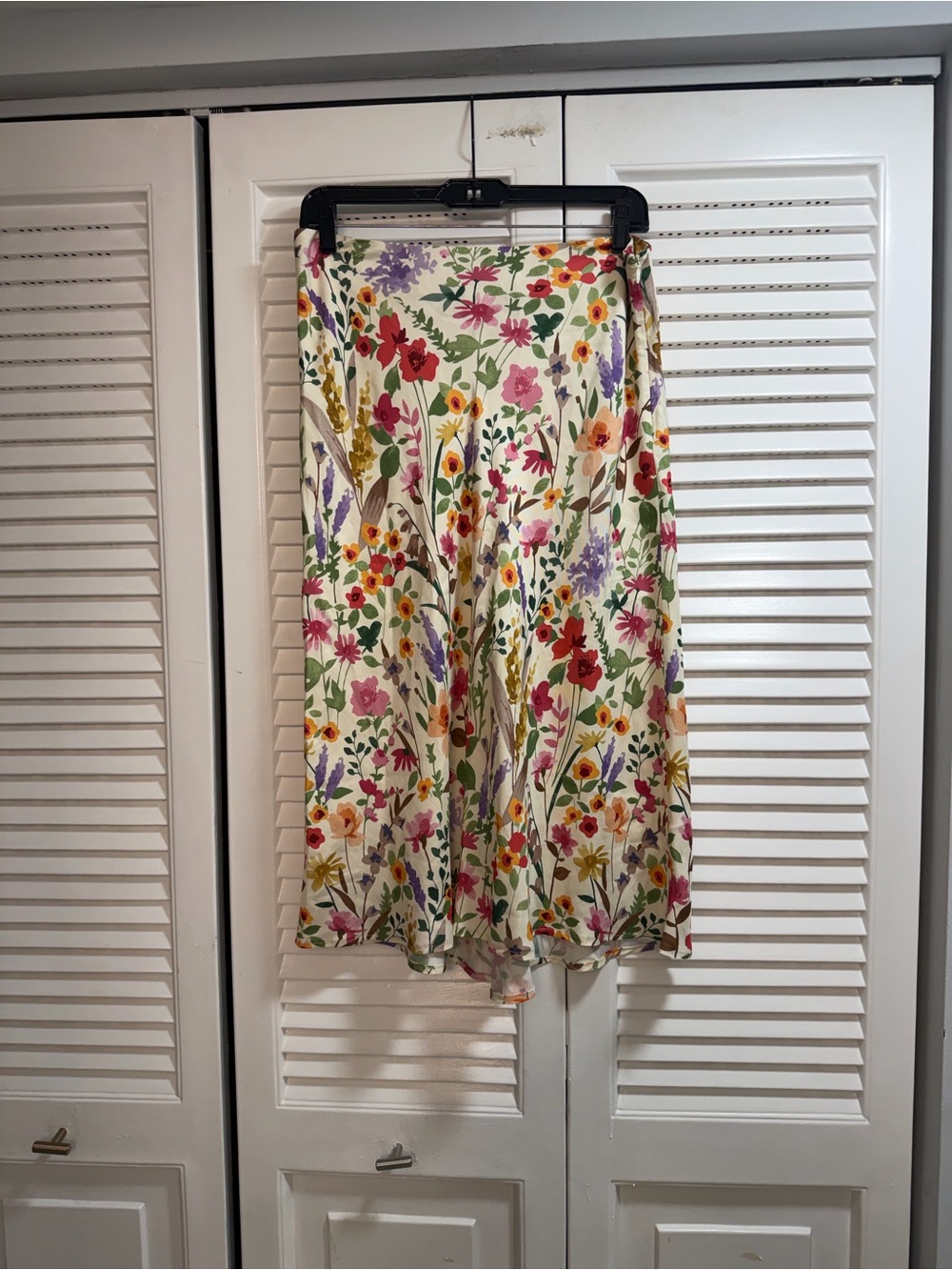 J. McLaughlin Cream Midi Skirt with Multicolor Floral Print